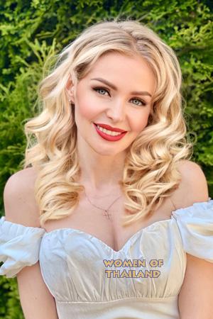 223353 - Elena Age: 41 - Ukraine