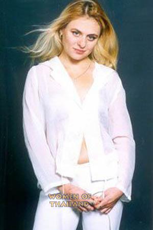 53175 - Elena Age: 32 - Russia